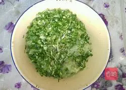 Illustration of how to make radish and leek meat dumplings 2