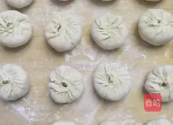 Illustration of how to make steamed buns with soy sauce 4