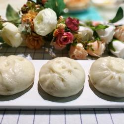 Braised Pork and Pumpkin Stuffed Steamed Buns