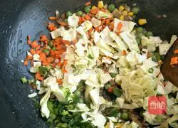 Illustration of how to make diced pork, cabbage and fried rice 5