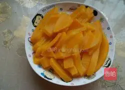 Illustration of how to make pumpkin two-color steamed buns 1