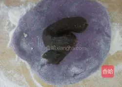 Illustration of how to make steamed buns with purple potato and bean paste filling 13