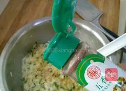 Illustration of how to make rice egg pancakes 7