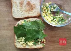 Illustration of how to make a simple sandwich 9