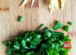 Illustration of how to make fried steamed buns with green pepper 3