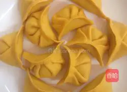 Illustration of double folding dumpling wrapping method 9