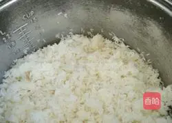 Illustration of how to make fried rice with carrots, mushrooms and sausages 1 