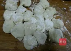 Illustration of how to make leek buns 2