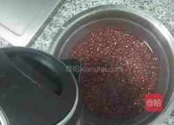 Illustration of how to make red dates and red bean glutinous rice balls 2