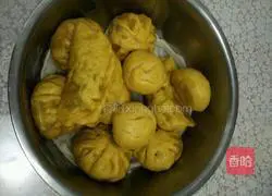 Illustration of how to make pumpkin steamed buns 9