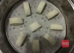 Illustration of how to cut steamed buns with milk knife 8