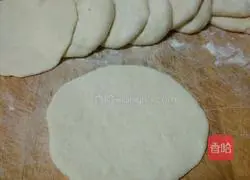 Illustration of how to make steamed buns stuffed with meat vermicelli and radish filling 5