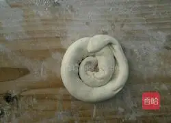 Illustration of how to make scallion pancakes 7