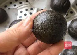 Illustration of how to make black sesame steamed buns 8