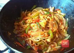 Illustration of how to make fried noodles with tomatoes and eggs 10