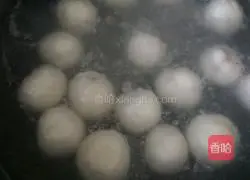 Illustration of how to make glutinous rice balls with hawthorn filling 10