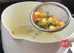 Illustration of how to make fried rice with little white rabbit sauce 17