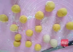 Illustration of how to make golden steamed buns 5