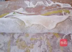 Illustration of how to make hot noodle hand cakes 13