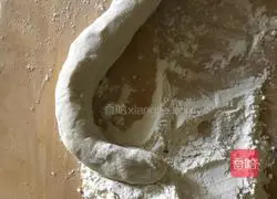 Illustration of how to make mutton and radish dumplings 3