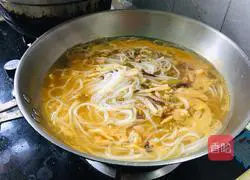 Illustration of how to make snail noodles 7