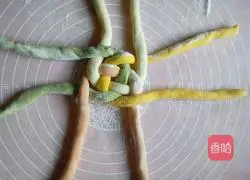 Illustration of how to make hydrangea steamed buns 3