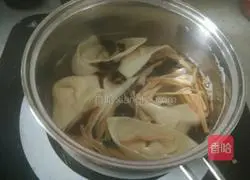 Illustration of how to make small wontons 8