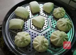 Illustration of how to make handmade buns 6