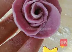 Illustration of how to make purple sweet potato buns with roses 7