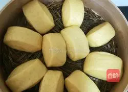 Illustration of how to make corn buns 10