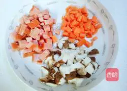 Illustration of how to make potato and ham braised rice 3