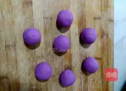 Illustration of making glutinous rice cakes with bean paste and purple sweet potato 8