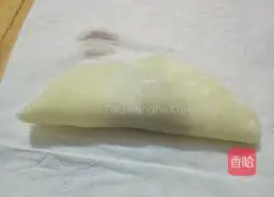 Illustration of how to make delicious triangular dumplings 4