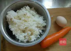Illustration of how to make egg fried rice 1