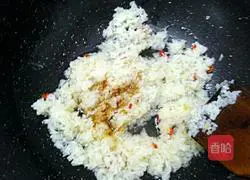 Illustration of how to make barbecued pork fried rice 4