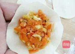 Illustration of how to make carotene stuffed dumplings 13