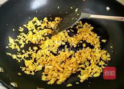 Illustration of three-color quinoa, vegetable and egg fried rice 9