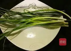 Mixed with scallion oil Illustration of how to make noodles 3