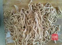 Illustration of hand-rolled bean noodles 10