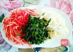 Illustration of how to make three-vegetable pancakes 2