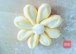 Illustration of how to make red date and pumpkin steamed buns 7