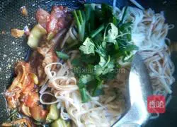 Illustration of how to make fried noodles with fried sauce 7