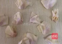 Illustration of how to make crispy wontons 8
