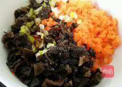 Illustration of how to make carotene dumpling stuffing 4