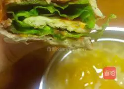 Illustration of how to make egg-filled pancakes 24