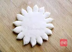 Illustration of how to make flower steamed buns 12