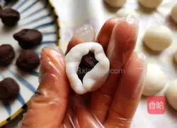 Illustration of how to make chocolate dumplings 13