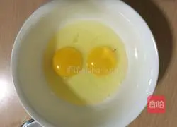 Illustration of how to make bacon and egg fried rice 4