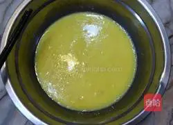 Illustration of how to make egg waffles 1