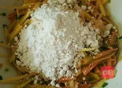 How to make shredded potato egg pancakes Illustration 6